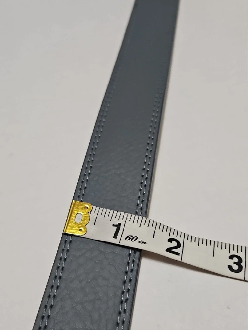 Nike Wide Gray & White Reversible Leather Men’s Belt with Silver Buckle Size 42